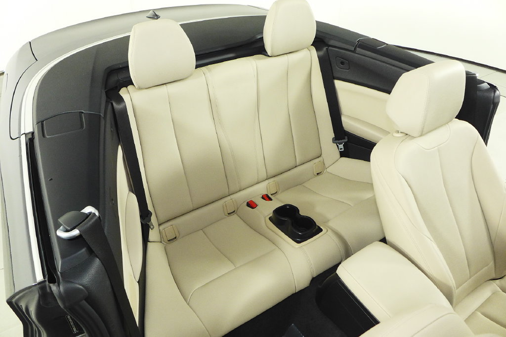 Used 2020 BMW 230i Convertible w/ Premium Package RWD image 23