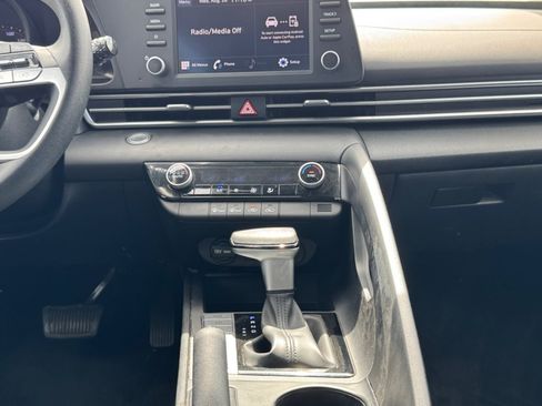 Used 2023 Hyundai Elantra SEL FWD image 15