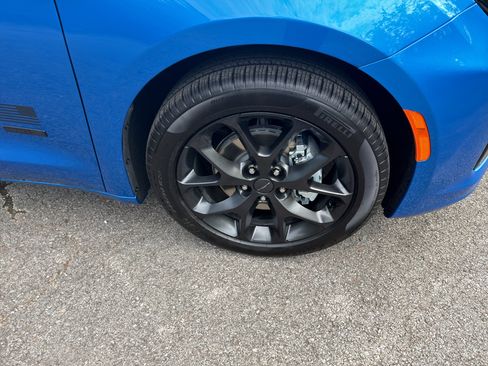 New 2027 Chrysler Pacifica Select FWD image 31