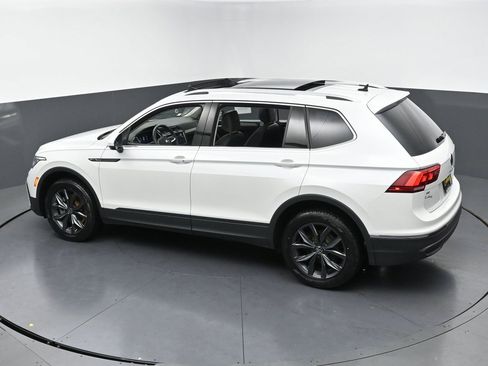 Used 2023 Volkswagen Tiguan SE w/ Panoramic Sunroof Package image 48