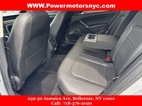 Used 2020 Volkswagen Passat 2.0T R-Line image 22
