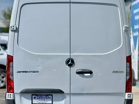 Used 2022 Mercedes-Benz Sprinter 2500 image 4