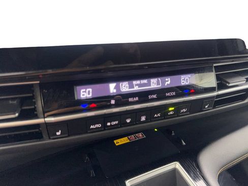 Used 2025 Toyota Sienna XLE Woodland Edition AWD/4WD image 67