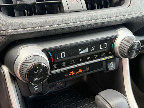 Used 2025 Toyota RAV4 XLE AWD/4WD image 23