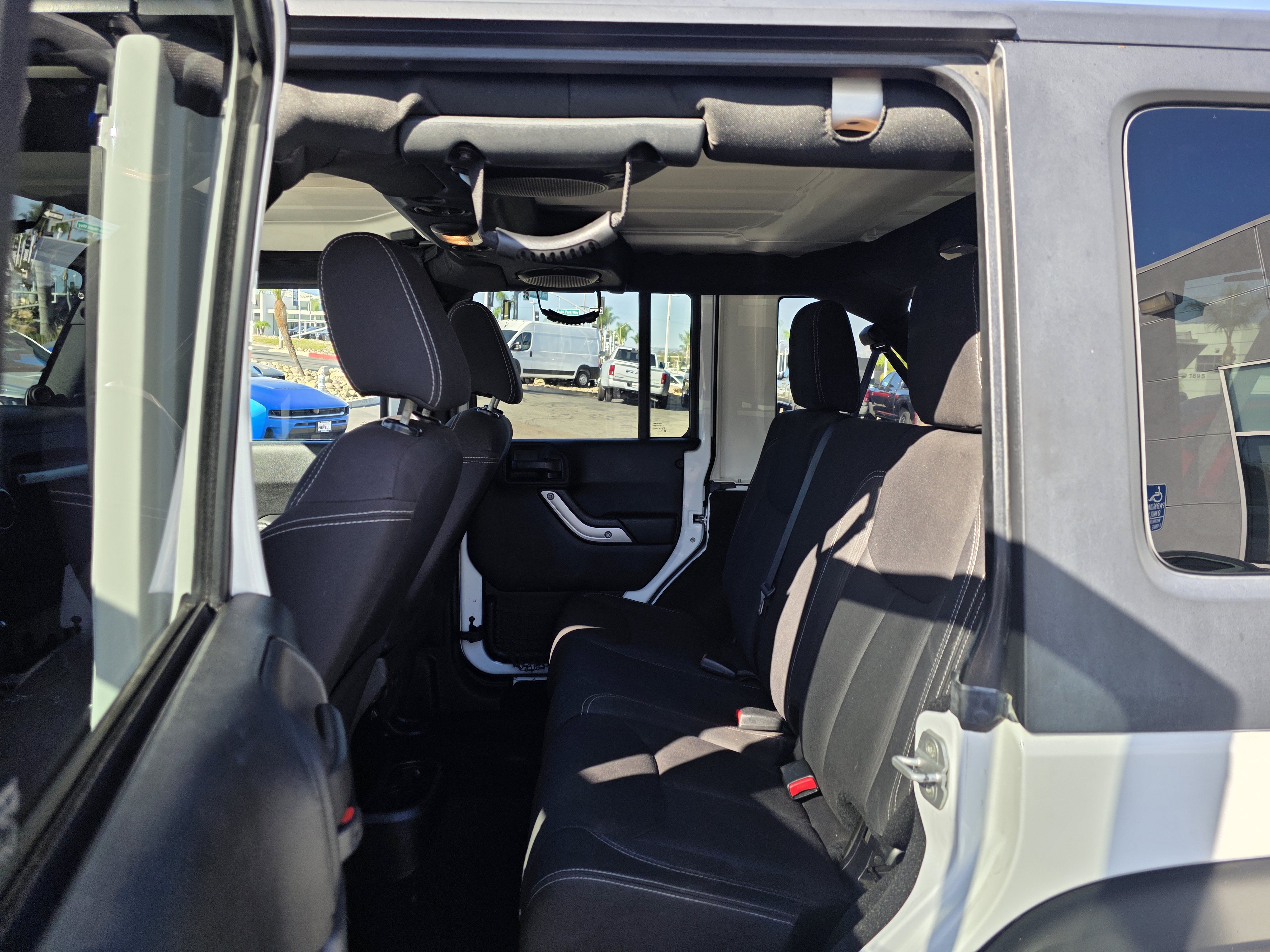 Used 2013 Jeep Wrangler Unlimited Rubicon w/ Connectivity Group AWD/4WD image 17