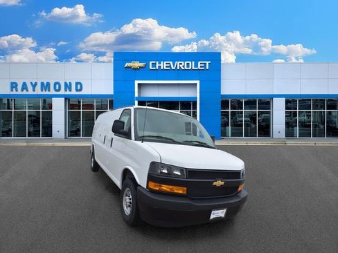 New 2025 Chevrolet Express 2500 Extended RWD image 10