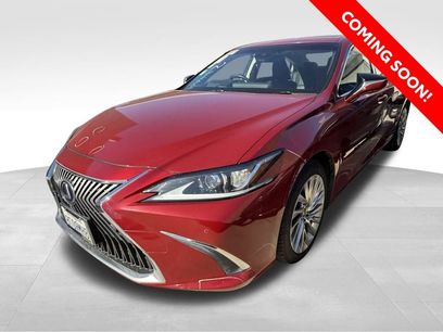 Used 2019 Lexus ES 300h w/ Luxury Package