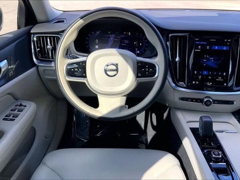 Used 2024 Volvo S60 B5 Core image 5