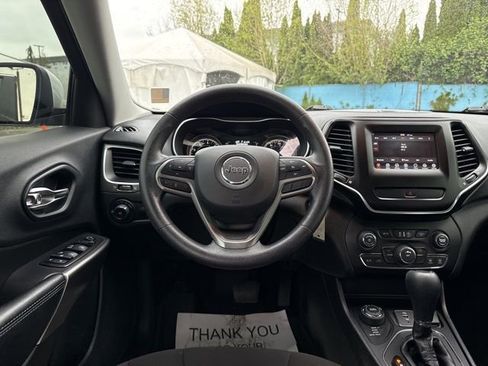 Used 2019 Jeep Cherokee Latitude w/ Popular Appearance Group AWD/4WD image 21