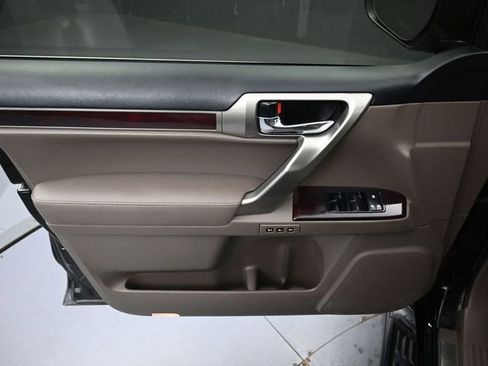 Used 2014 Lexus GX 460 w/ Premium Package AWD/4WD image 27
