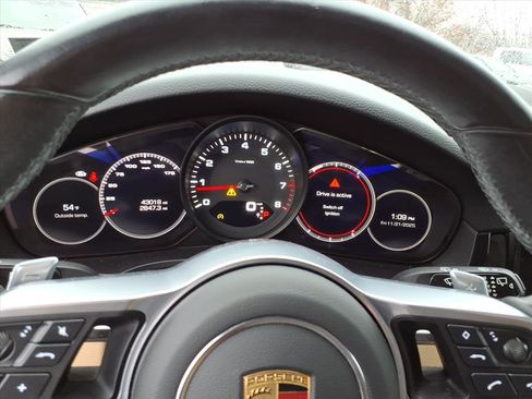 Used 2021 Porsche Cayenne image 18