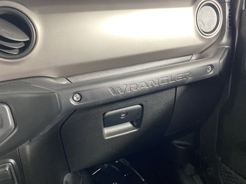 Used 2020 Jeep Wrangler Sport AWD/4WD image 29