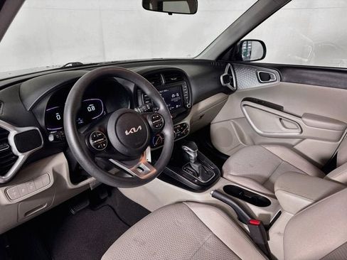 Certified 2023 Kia Soul LX FWD image 9