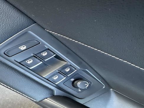 Certified 2022 Volkswagen Tiguan SE image 16