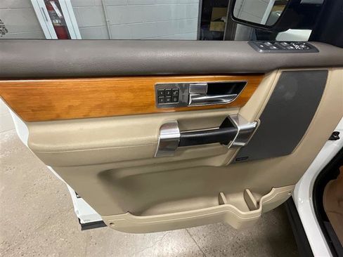 Used 2011 Land Rover LR4 HSE LUX image 9