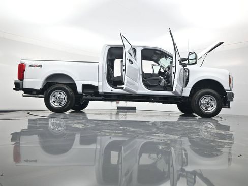 New 2026 Ford F250 XL w/ XL Chrome Package image 57