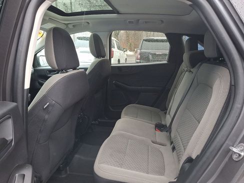 Used 2022 Ford Escape SE w/ SE Sport Appearance Package image 10