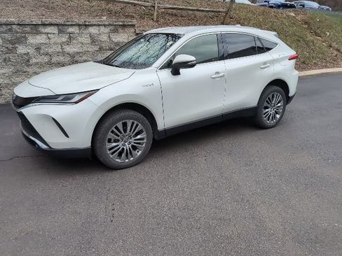 Used 2021 Toyota Venza Limited image 5