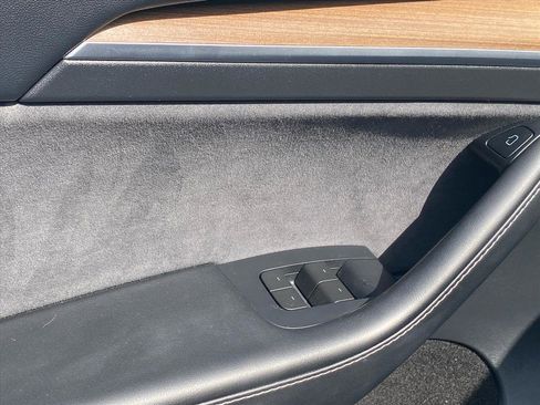 Used 2023 Tesla Model Y Long Range image 19