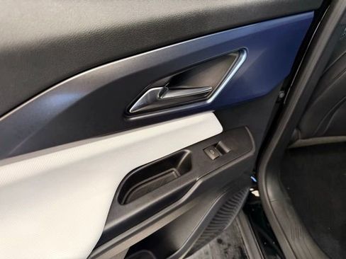 New 2026 Chevrolet Equinox EV LT image 18