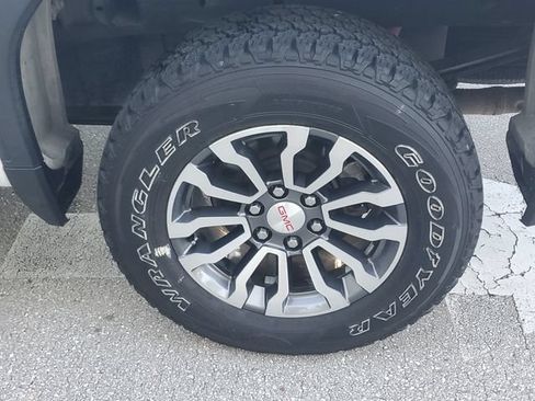 Used 2020 GMC Sierra 1500 AT4 w/ AT4 Premium Package AWD/4WD image 5
