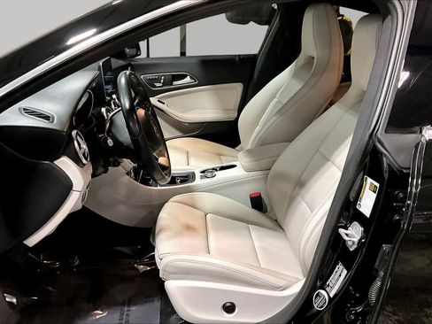 Used 2018 Mercedes-Benz CLA 250 4MATIC image 9