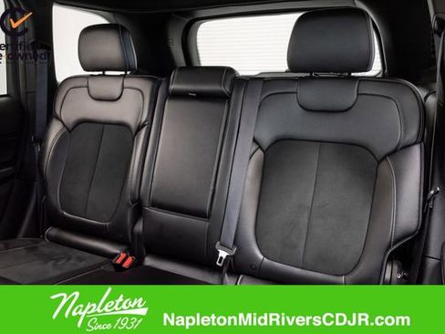 Used 2025 Jeep Grand Cherokee Altitude image 17