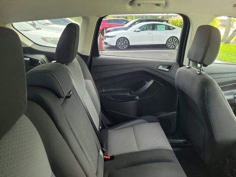 Used 2018 Ford Escape SE w/ SE Sync 3 Package FWD image 4