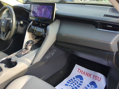 Used 2023 Toyota Venza XLE image 31