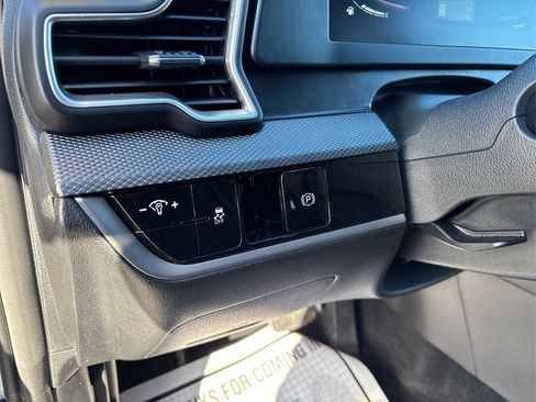 Used 2023 Kia Sportage LX image 34