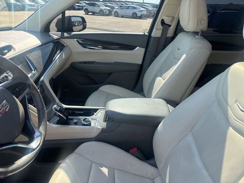 Used 2020 Cadillac XT6 Premium Luxury FWD image 40