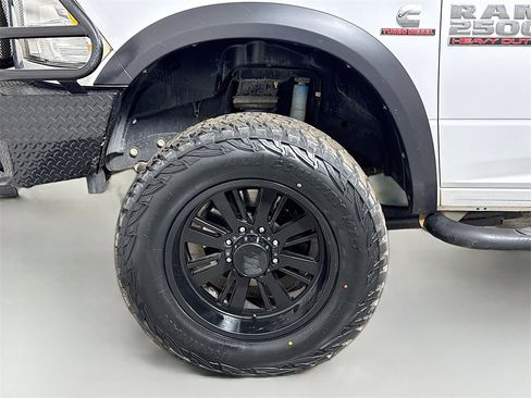 Used 2018 RAM 2500 Tradesman w/ Chrome Appearance Group image 27