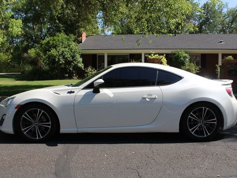 Used 2014 Scion FR-S image 2