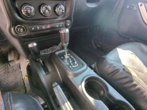 Certified 2017 Jeep Wrangler Sahara AWD/4WD image 33