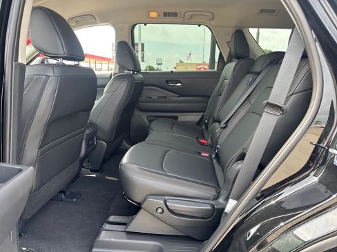 Used 2025 Nissan Pathfinder SL w/ Cargo Package FWD image 15