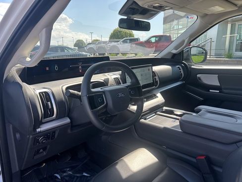 Certified 2025 Ford Expedition Active AWD/4WD image 9