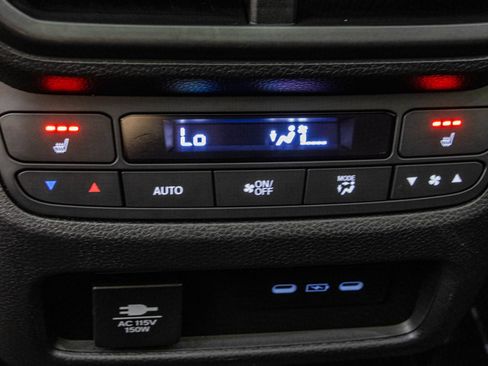Used 2025 Honda Pilot Black Edition image 44