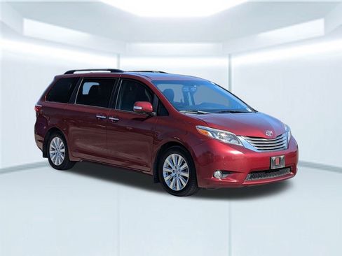 Used 2015 Toyota Sienna XLE image 9