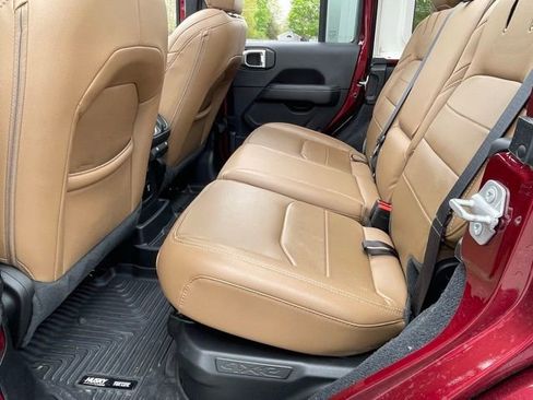 Used 2021 Jeep Wrangler Unlimited Sahara w/ Cold Weather Group AWD/4WD image 8