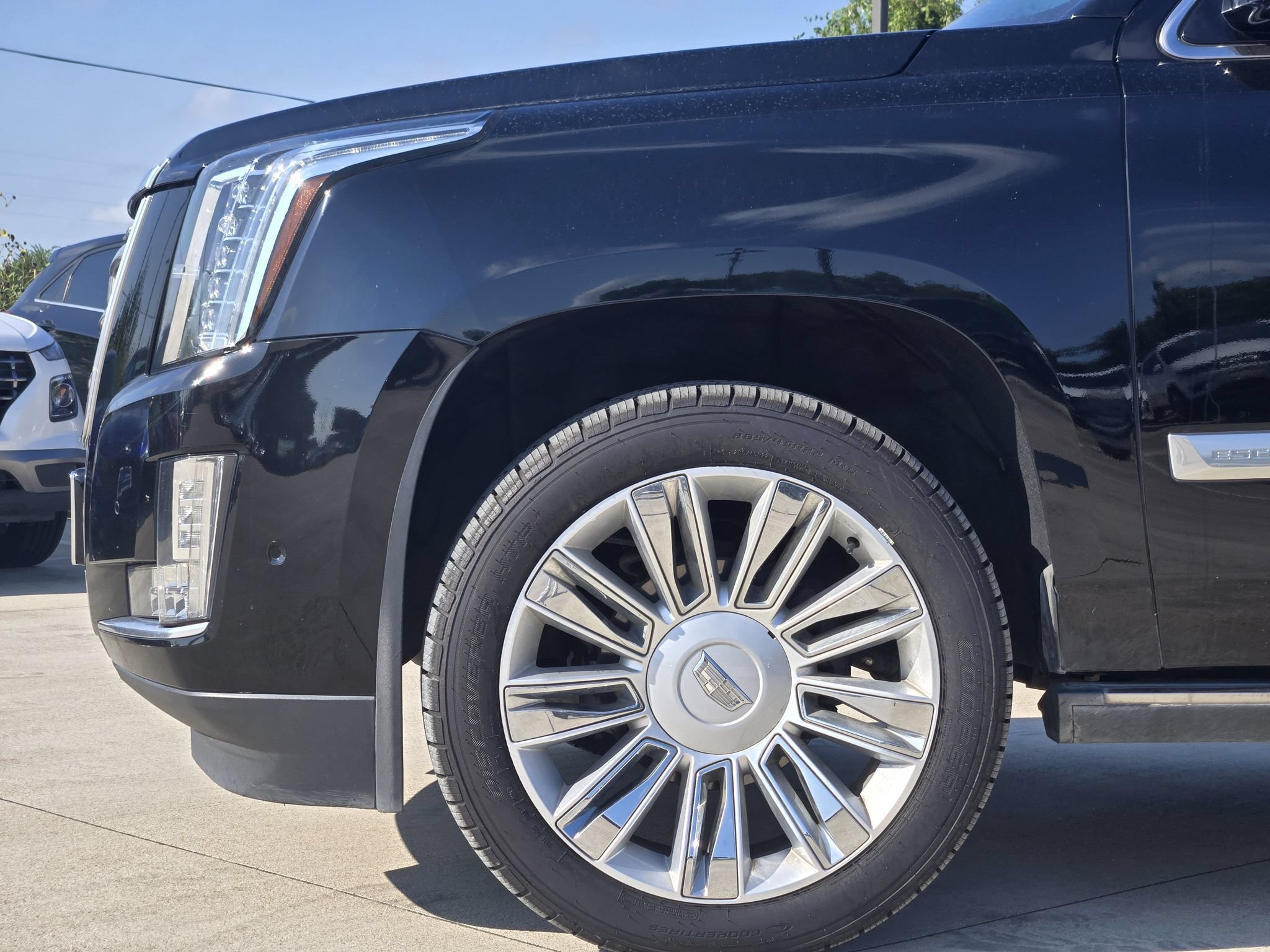Used 2020 Cadillac Escalade Platinum AWD/4WD image 9
