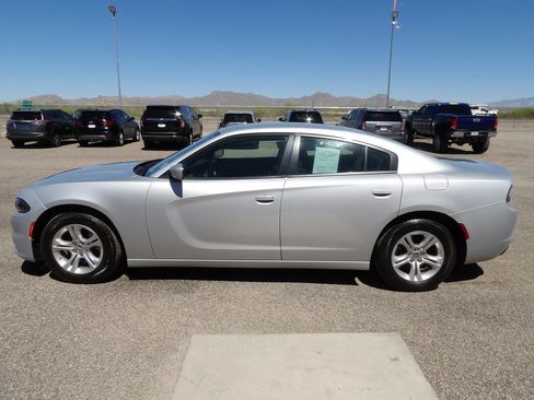 Used 2022 Dodge Charger SXT RWD image 5