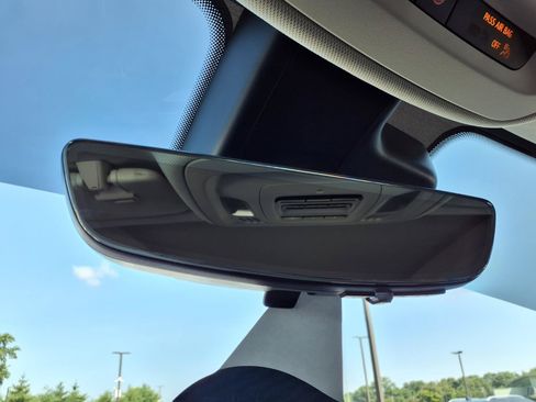 Used 2021 Buick Envision Avenir w/ Technology Package II FWD image 19