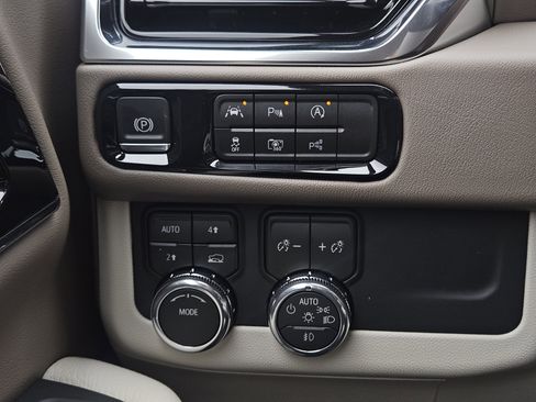 New 2026 GMC Yukon Denali w/ Sun & Power Step Package image 24