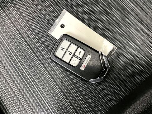 Used 2021 Honda Pilot Touring image 10