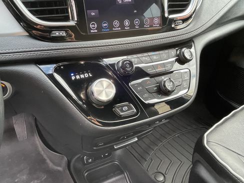 Used 2020 Chrysler Pacifica Limited w/ Advanced Safetytec Group FWD image 26