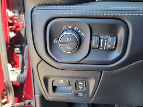 Used 2025 RAM 1500 Limited AWD/4WD image 28
