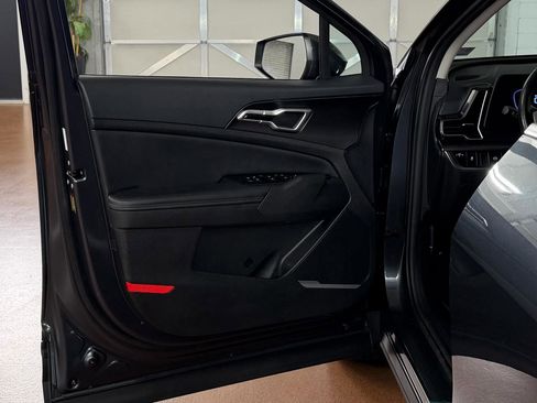 Used 2023 Kia Sportage EX image 15