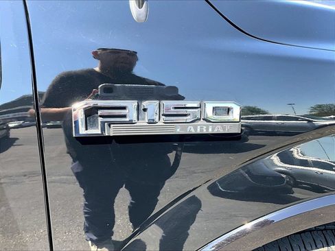Used 2018 Ford F150 Lariat w/ Equipment Group 502A Luxury AWD/4WD image 9