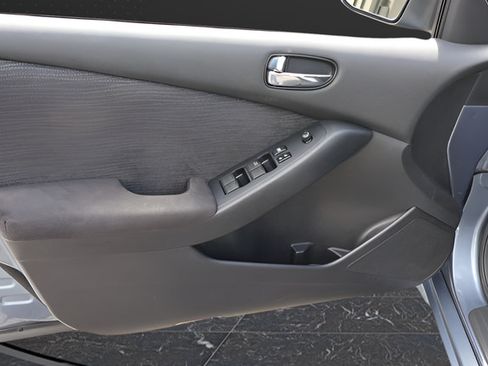 Used 2010 Nissan Altima 2.5 S FWD image 10