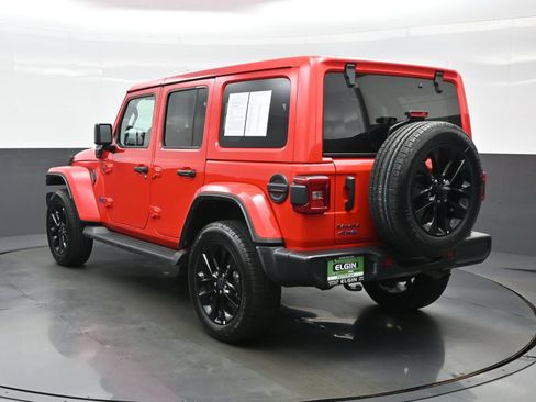 Used 2025 Jeep Wrangler Unlimited Sahara AWD/4WD image 5